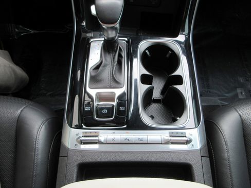 Used 2022 Kia Carnival SX Prestige image 52