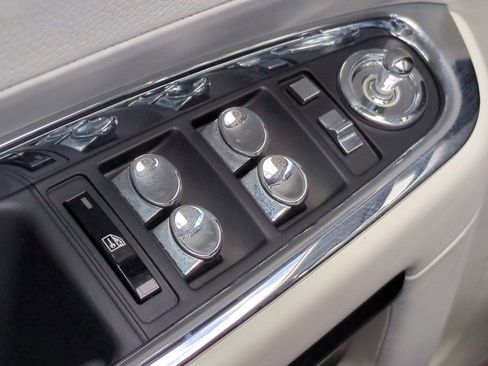 Used 2016 Rolls-Royce Ghost image 25