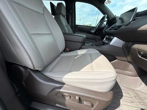 Used 2023 GMC Yukon XL SLT w/ SLT Luxury Package AWD/4WD image 5