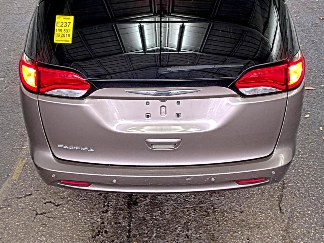 Used 2018 Chrysler Pacifica LX FWD image 7