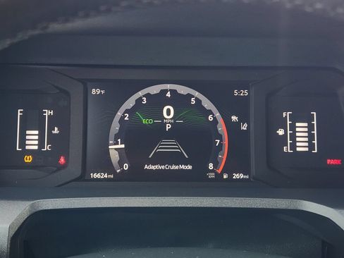 Used 2025 Toyota 4Runner SR5 AWD/4WD image 17