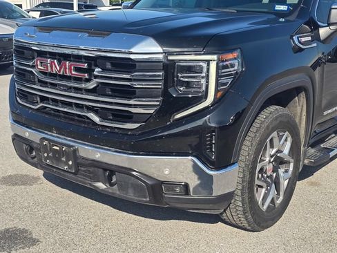 Used 2024 GMC Sierra 1500 SLT AWD/4WD image 10