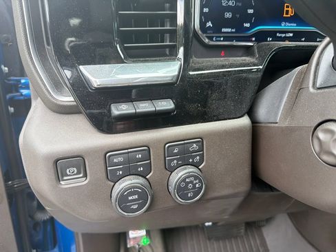 Used 2022 Chevrolet Silverado 1500 LTZ w/ LTZ Premium Package AWD/4WD image 11