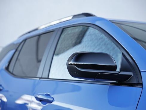 Used 2025 Chevrolet Equinox RS image 3