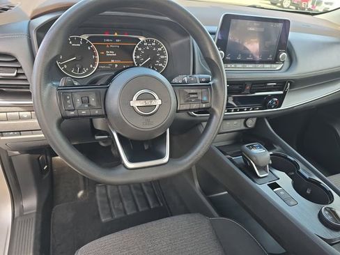 Used 2022 Nissan Rogue SV image 15