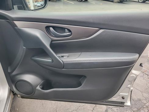 Used 2020 Nissan Rogue Sport S image 21