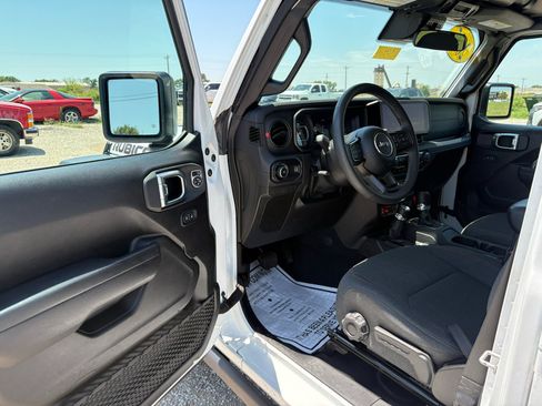 Used 2025 Jeep Wrangler Unlimited Rubicon AWD/4WD image 20
