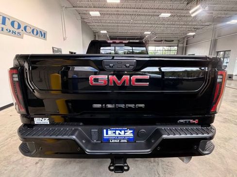 Used 2024 GMC Sierra 2500 AT4 w/ AT4 Premium Plus Package AWD/4WD image 7