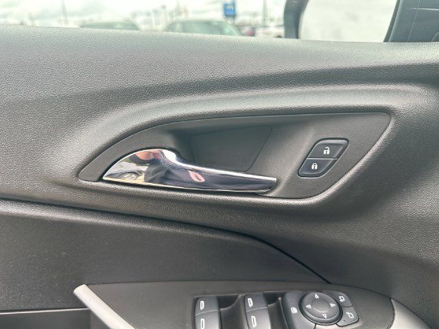 Used 2024 Chevrolet Trax RS FWD image 47