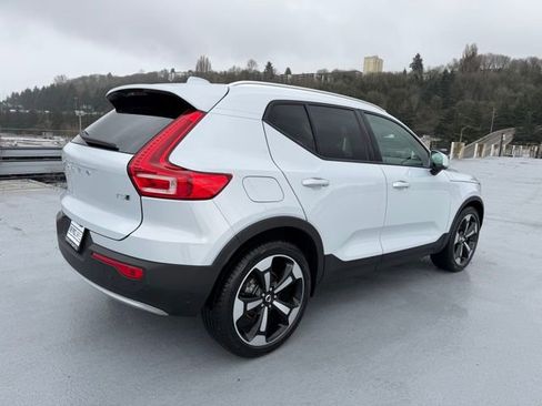 Used 2020 Volvo XC40 T5 Momentum image 5
