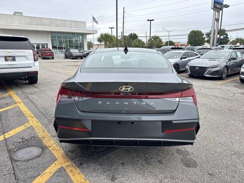 Used 2025 Hyundai Elantra SEL FWD image 7