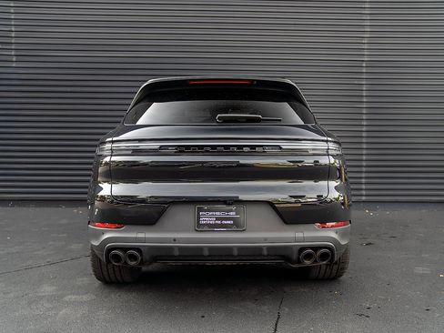 Used 2026 Porsche Cayenne AWD/4WD image 30