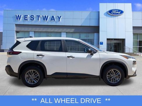 Used 2023 Nissan Rogue S AWD/4WD image 2