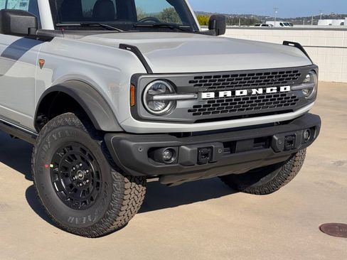 New 2026 Ford Bronco Badlands image 3