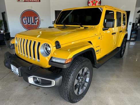 Used 2019 Jeep Wrangler Unlimited Sahara w/ Uconnect 4C Nav & Sound Group image 4