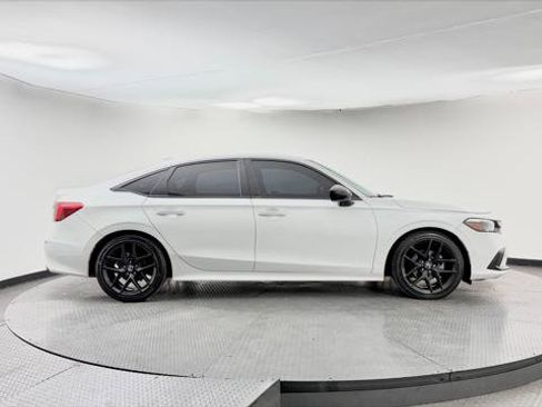 Used 2023 Honda Civic Sport image 9