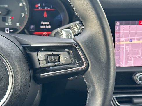 Certified 2025 Porsche Macan image 28