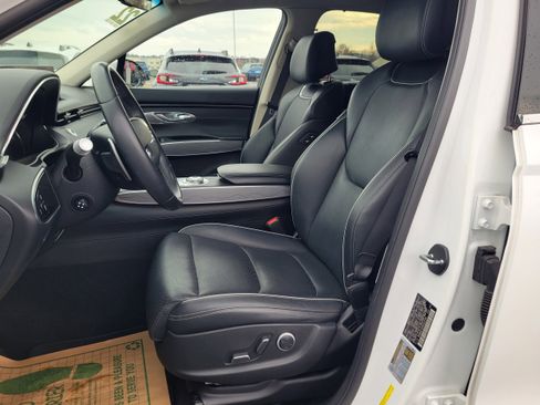 Used 2022 Genesis GV70 2.5T w/ Advanced Package image 27