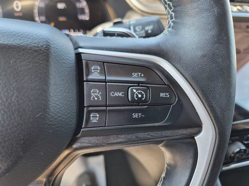 Used 2022 Jeep Grand Cherokee Limited w/ Trailer Tow Prep Group (B) AWD/4WD image 21