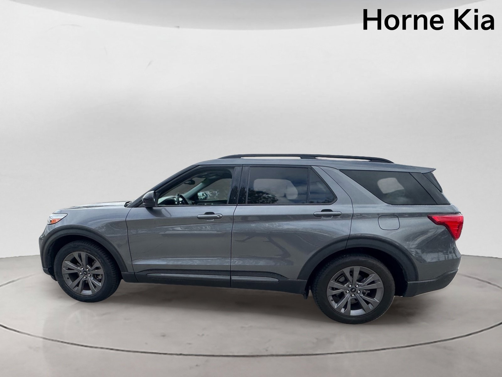 Used 2022 Ford Explorer XLT w/ Equipment Group 202A RWD image 6