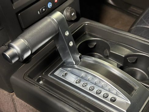 Used 2005 HUMMER H2 w/ Preferred Equipment Group AWD/4WD image 25