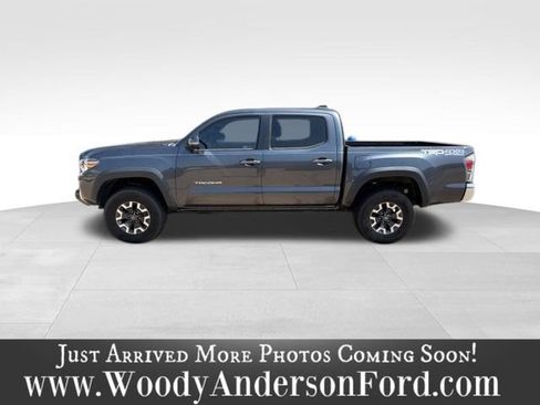 Used 2020 Toyota Tacoma TRD Off-Road AWD/4WD image 4