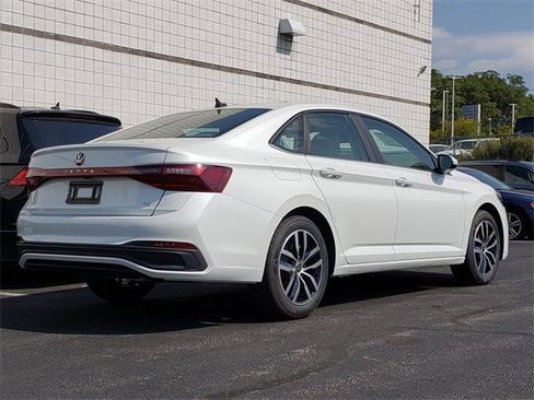 New 2025 Volkswagen Jetta SE image 3