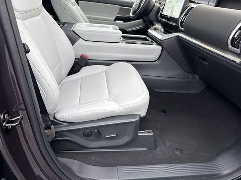 Used 2025 Ford Expedition Platinum image 26