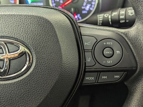 Used 2022 Toyota RAV4 XLE image 19