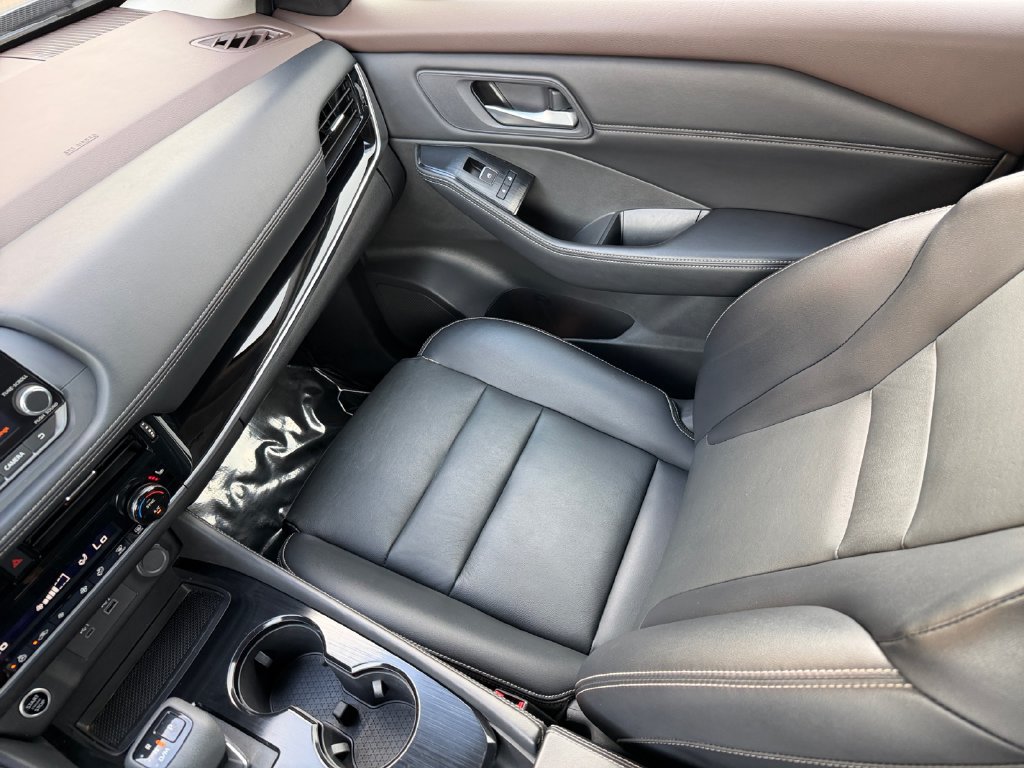Used 2023 Nissan Rogue SL FWD image 17