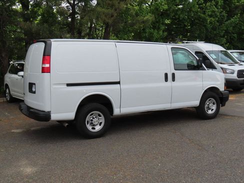 Used 2022 Chevrolet Express 2500 w/ Driver Convenience Package RWD image 6
