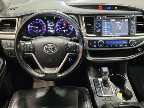 Used 2019 Toyota Highlander XLE AWD/4WD image 22