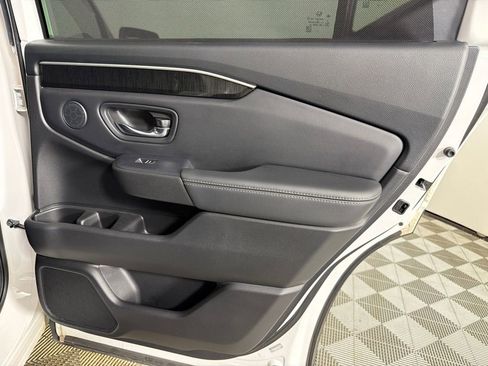 Used 2023 Honda Pilot Elite image 18