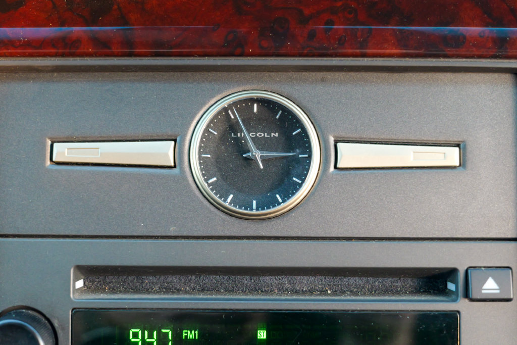 Used 2008 Lincoln Town Car Executive RWD image 60