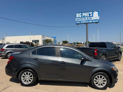 Used 2017 Chevrolet Sonic LT FWD image 2