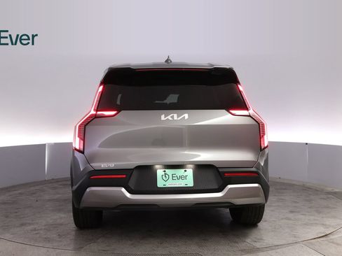 Used 2024 Kia EV9 Light Long Range RWD image 15