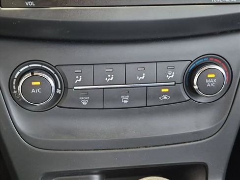 Used 2016 Nissan Sentra S FWD image 11