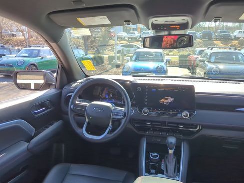 Used 2023 Chevrolet Colorado Z71 w/ Z71 Convenience Package 2 image 30