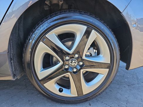 Used 2022 Toyota Prius Limited FWD image 33