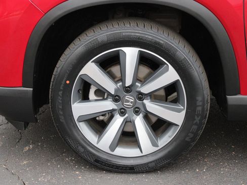 Used 2024 Honda Pilot Touring image 11