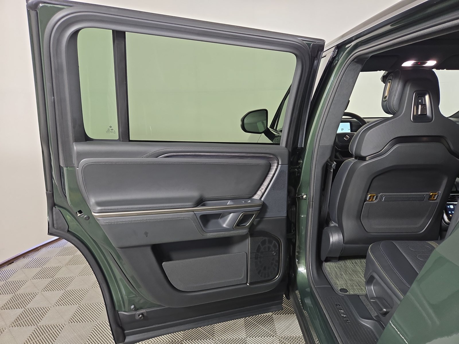 Used 2024 Rivian R1S Adventure Quad AWD/4WD image 17