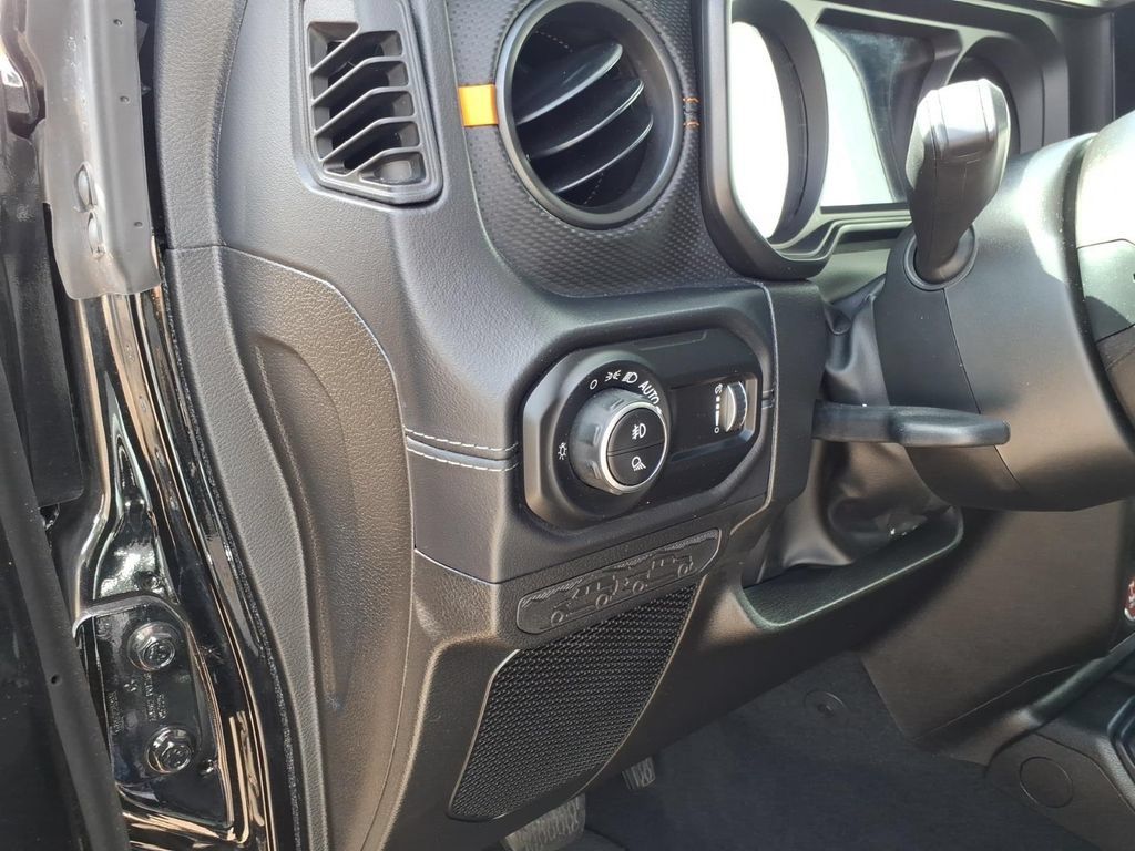 Used 2026 Jeep Gladiator Mojave AWD/4WD image 15
