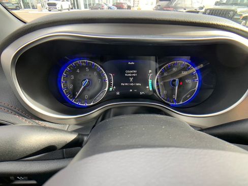 New 2026 Chrysler Pacifica Pinnacle image 17