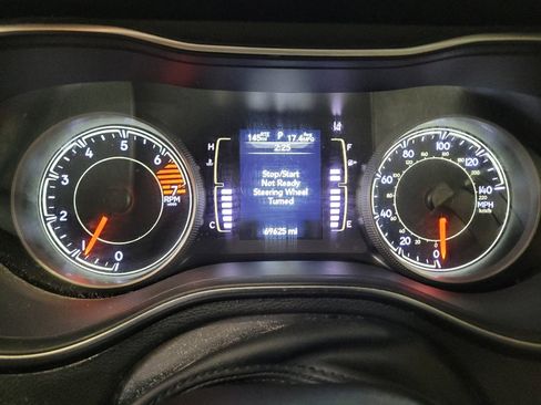 Used 2021 Jeep Cherokee Latitude FWD image 23