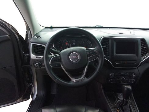 Used 2019 Jeep Cherokee Latitude Plus image 12