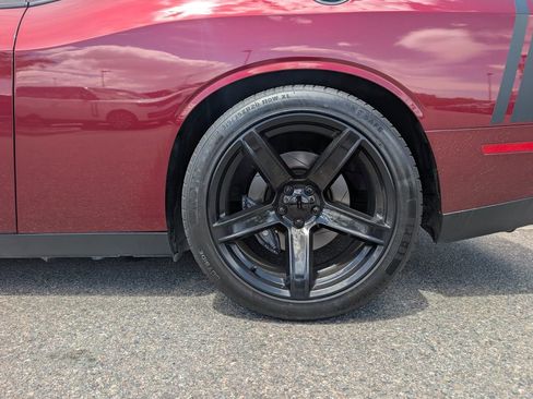 Used 2017 Dodge Challenger R/T Scat Pack w/ Leather Interior Group RWD image 5