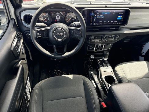 Used 2025 Jeep Wrangler Unlimited Sport AWD/4WD image 18
