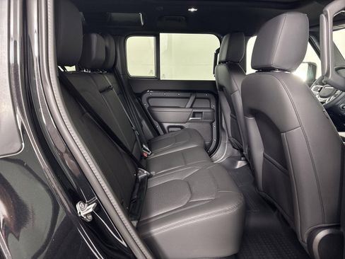 Certified 2025 Land Rover Defender 110 S image 31