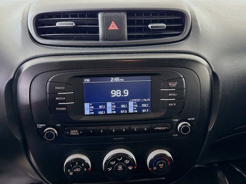 Used 2018 Kia Soul Base image 16