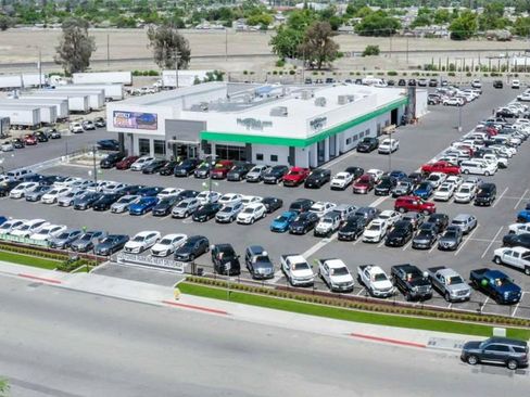 Used 2024 Nissan Rogue S FWD image 32